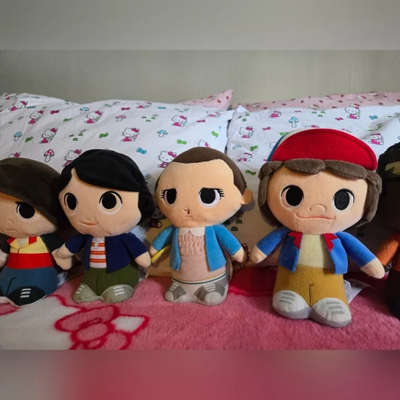 Strangers Things - Collectable Stuffies! 🖤 - Picture 4 of 5